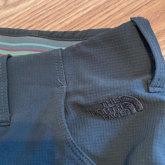 North Face. Capris - Picture 9 of 10